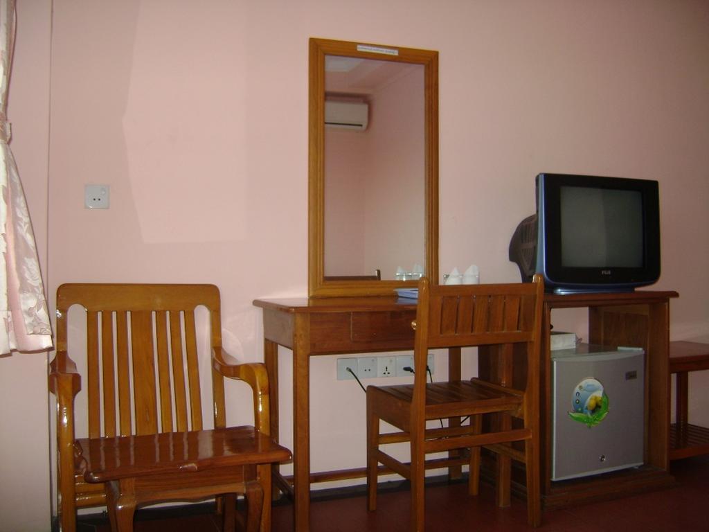 Royal Boss Hotel Yangon Ngoại thất bức ảnh